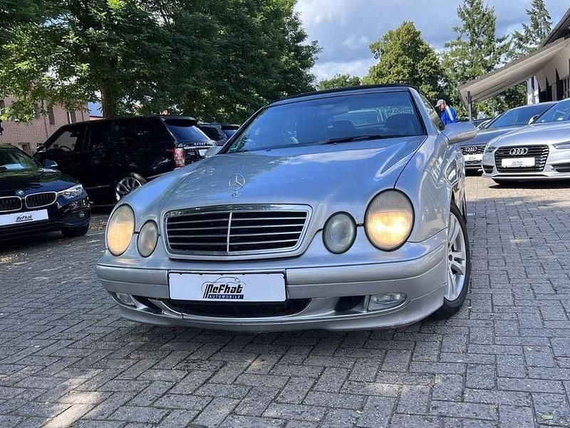Silber Gebraucht 2000 Mercedes CLK230 Avantgarde Cabrio | 2.600 € (Superpreis) - Bild 1/4