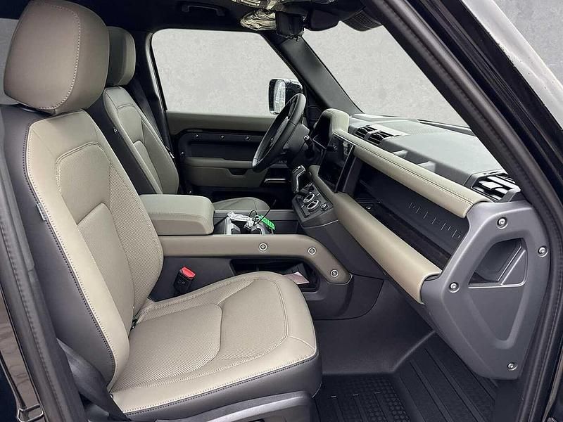 Gebraucht Land Rover Defender SE Dynamic 304 PS (223 kW) 2025 Santorini black SUV
