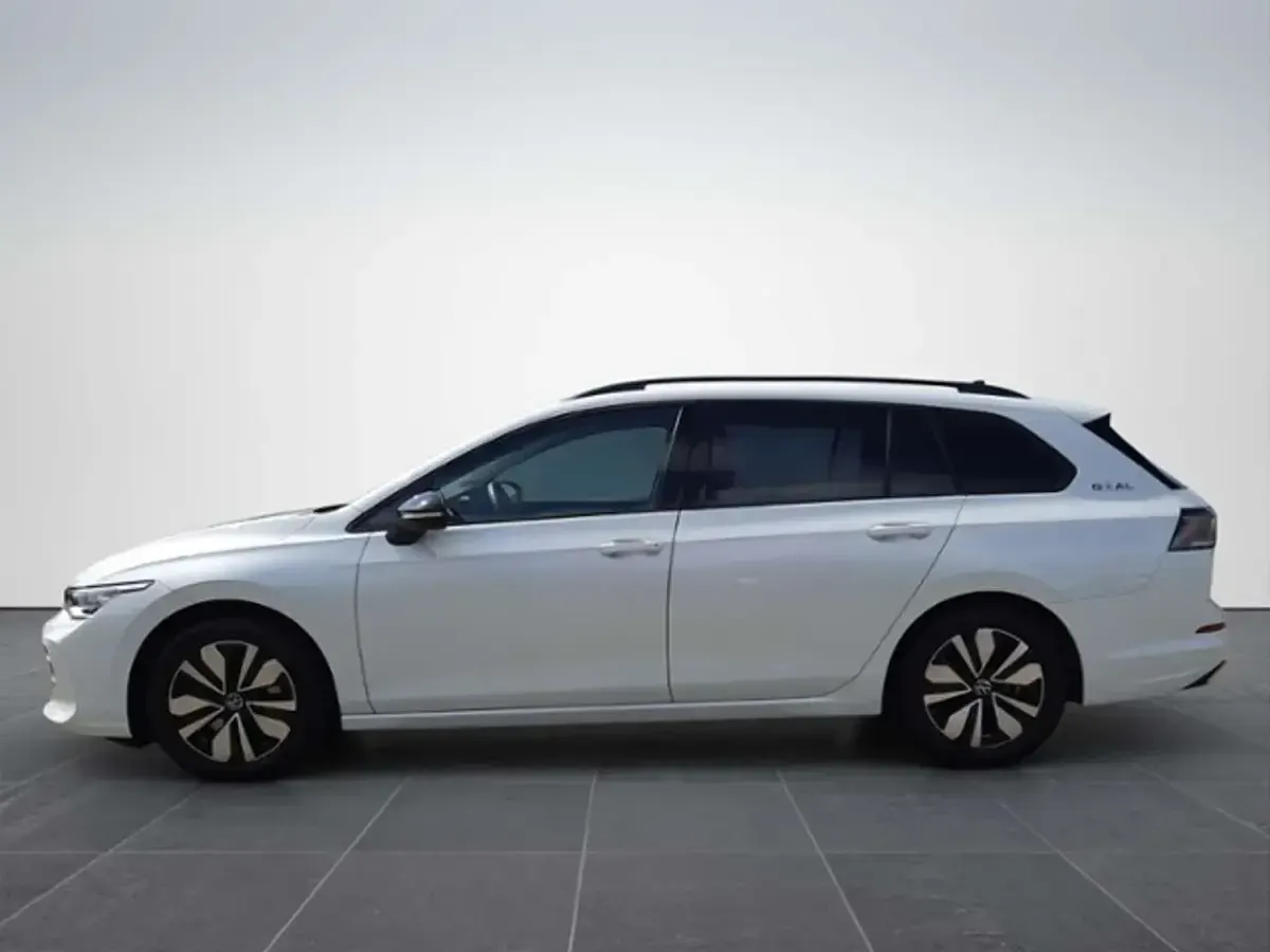 Gebraucht VW Golf VIII Goal 150 PS (110 kW) 2024 Weiß Kombi