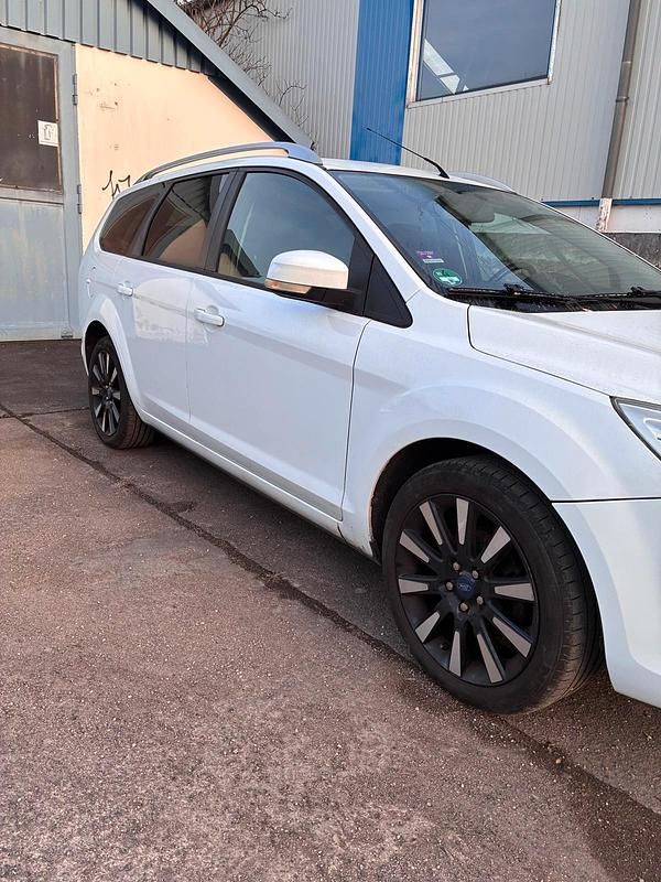 Gebraucht Ford Focus Titanium 125 PS (91 kW) 2009 Weiß Kombi