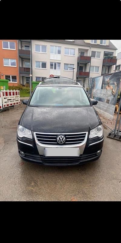 Schwarz Gebraucht 2008 VW Touran Van / Kleinbus | 5.999 € (Teuer) - Bild 1/4