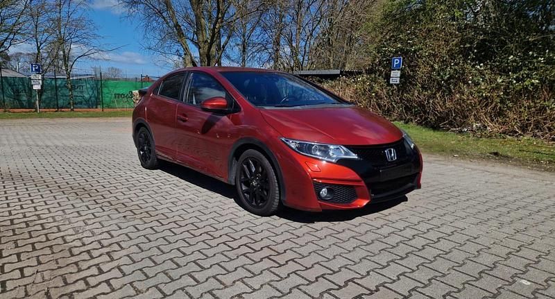 Gebraucht Honda Civic 141 PS (103 kW) 2016 Rot Limousine