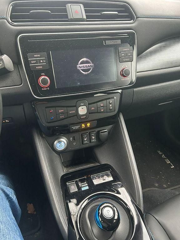 Second-hand Nissan Leaf Tekna 110 kW (150 CP) 2018 Negru Hatchback