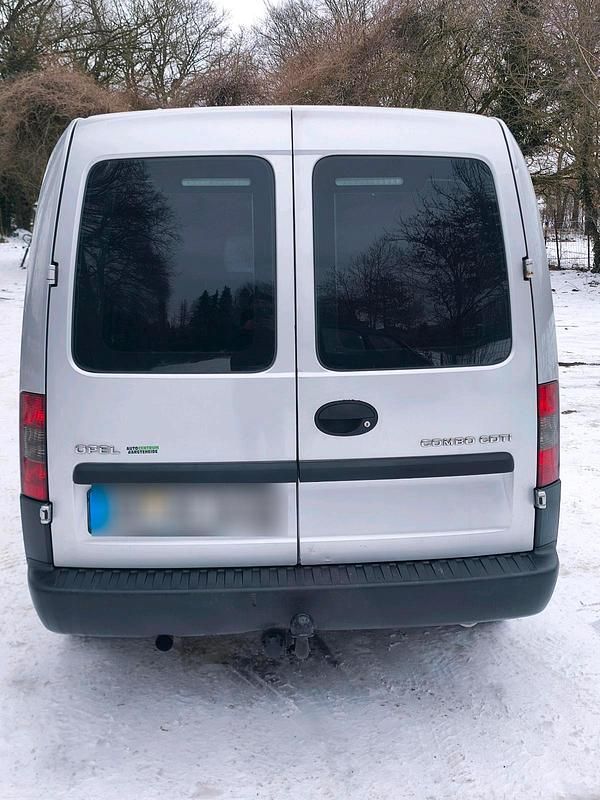 Usata Opel Combo 75 CV (55 kW) 2007 Argento Monovolume