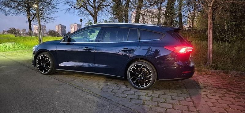 Gebraucht Ford Focus Titanium 155 PS (114 kW) 2021 Blau Kombi