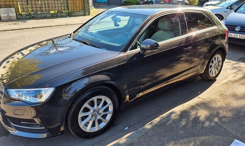 Braun Gebraucht 2013 Audi A3 Ambiente Limousine | 9.350 € (Fairer Preis) - Bild 1/4