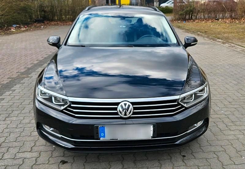 Schwarz Gebraucht 2017 VW Passat Kombi | 12.999 € (Fairer Preis) - Bild 1/4