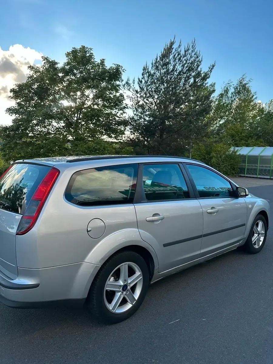 Gebraucht Ford Focus 101 PS (74 kW) 2006 Grau Kombi
