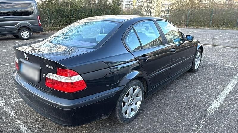 Second-hand BMW 318 143 CP (105 kW) 2004 Negru Berlinǎ