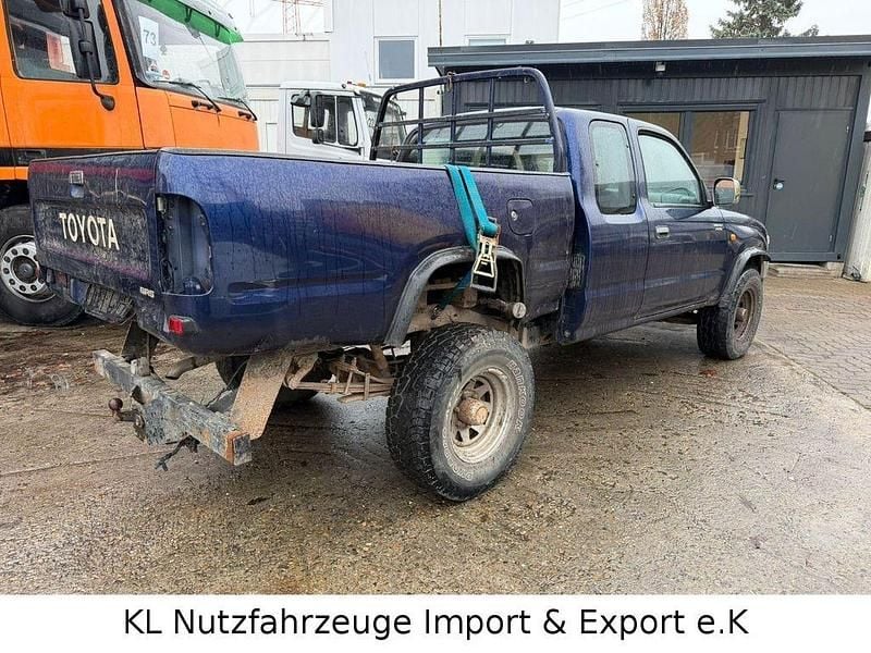 Gebraucht Toyota HiLux 90 PS (66 kW) 1999 Blau Abholung