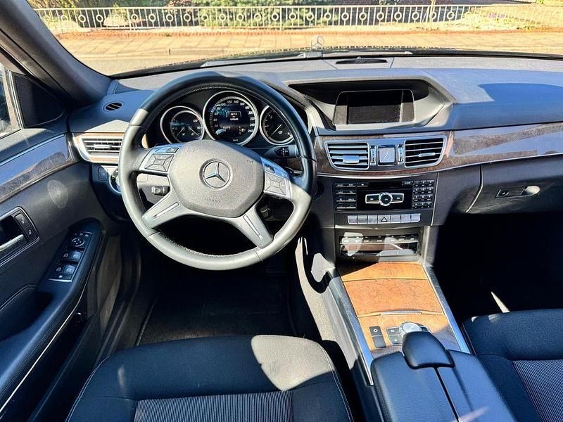 Gebraucht Mercedes E200 Elegance 136 PS (100 kW) 2014 Schwarz Kombi