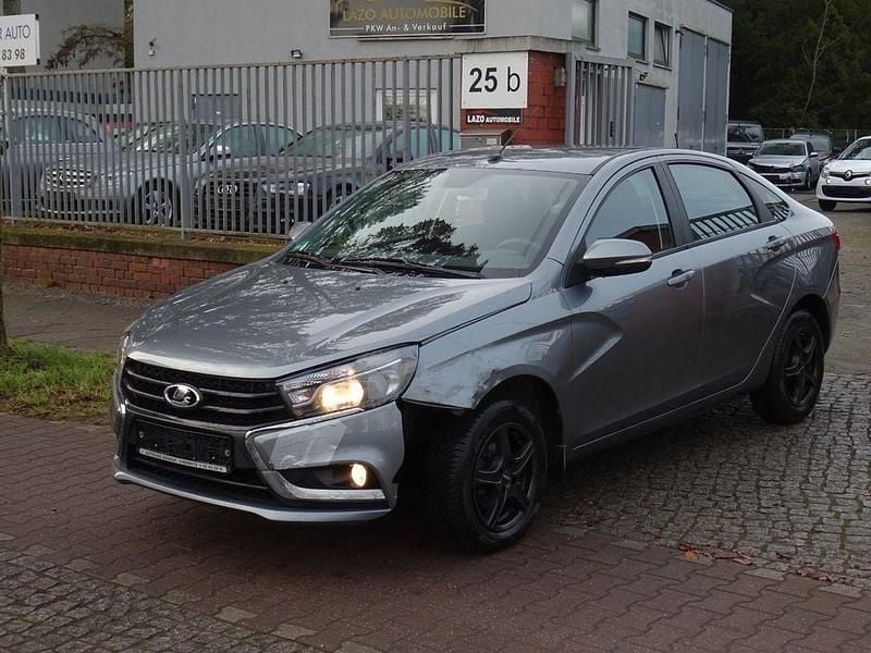 Grau Gebraucht 2017 Lada Vesta Limousine | 3.450 € - Bild 1/4