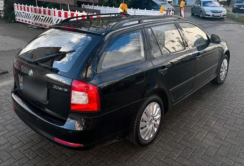 Gebraucht Skoda Octavia 105 PS (77 kW) 2013 Schwarz Kombi