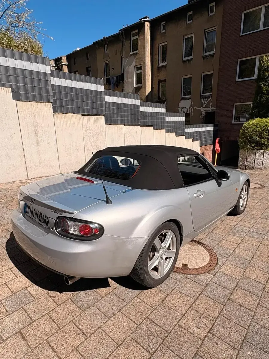 Second-hand Mazda MX5 126 CP (92 kW) 2006 Argintiu Cabrio