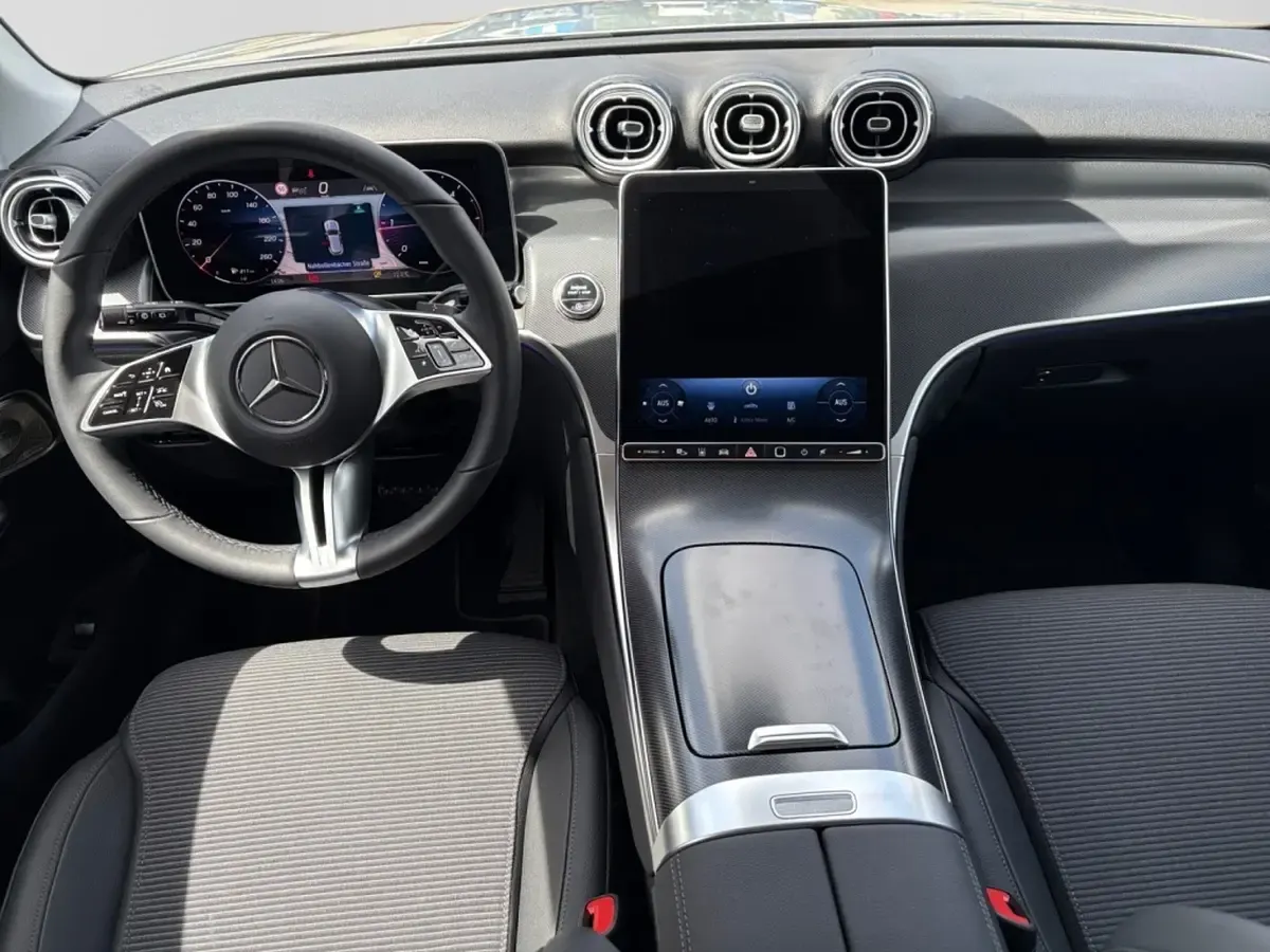 Gebraucht Mercedes GLC220 Avantgarde 197 PS (144 kW) 2025 Silber SUV