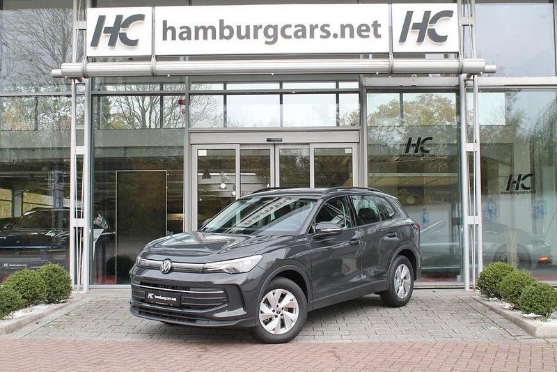 Neu VW Tiguan Business 150 PS (110 kW) 2026 Delfingrau metallic SUV