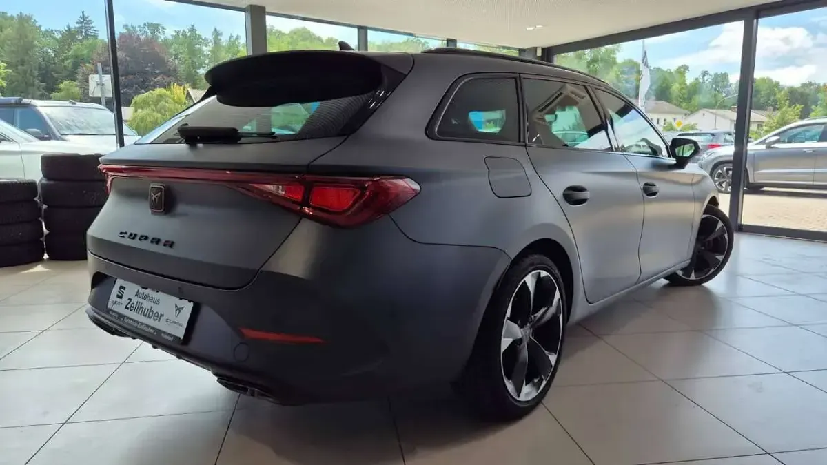 Gebraucht Cupra Leon 150 PS (110 kW) 2023 Magnetic matt grau Kombi