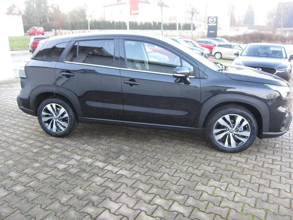 Gebraucht Suzuki SX4 Comfort 129 PS (94 kW) 2024 Schwarz SUV