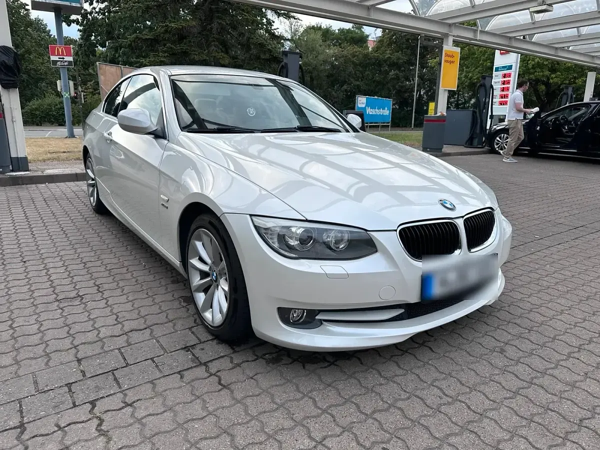 Gebraucht BMW 320 184 PS (135 kW) 2011 Weiß Coupé