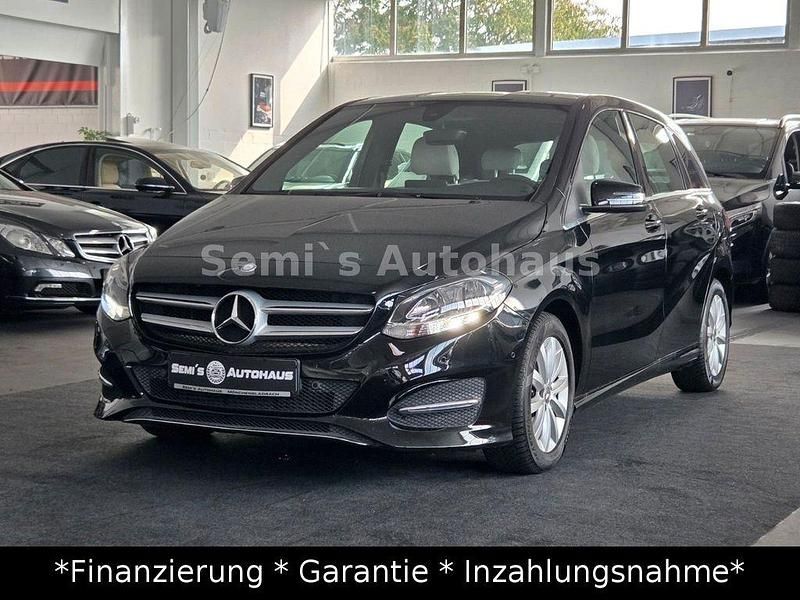 Schwarz Gebraucht 2015 Mercedes B180 Van / Kleinbus | 12.999 € (Fairer Preis) - Bild 1/4