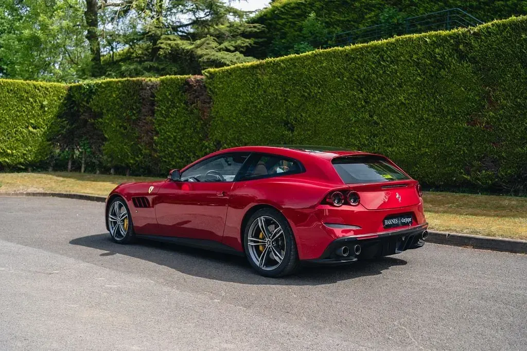 Second-hand Ferrari GTC4Lusso 689 CP (506 kW) 2018 Roșu Break