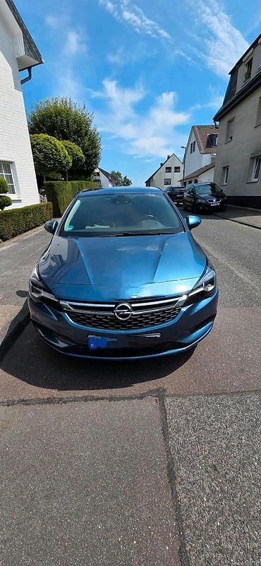 Blau Gebraucht 2017 Opel Astra Edition Limousine | 12.000 € (Etwas zu teuer) - Bild 1/4