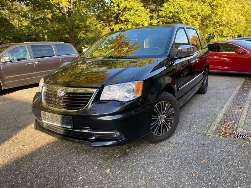 Schwarz Gebraucht 2015 Lancia Voyager Van / Kleinbus | 12.900 € (Etwas zu teuer) - Bild 1/4