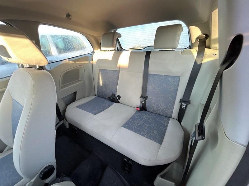 Gebraucht Ford Fiesta Ambiente 80 PS (58 kW) 2006 Silber Limousine