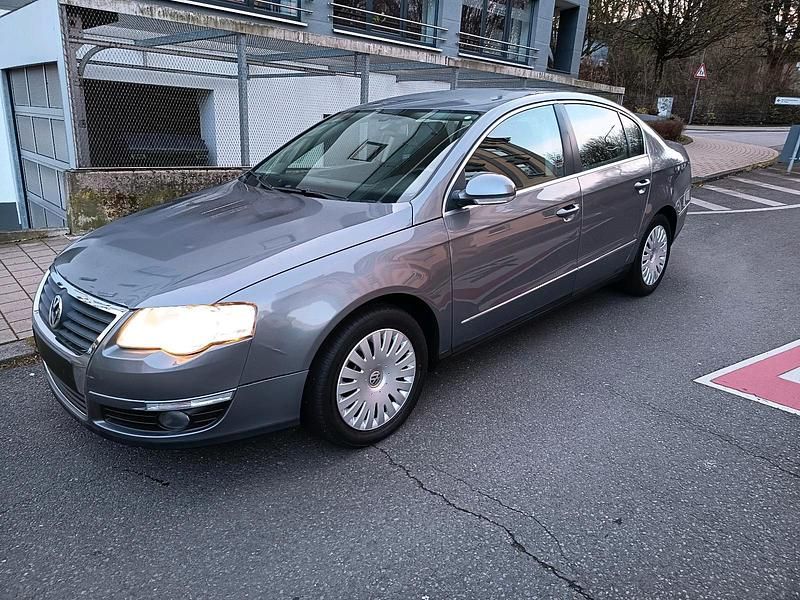 Grau Gebraucht 2007 VW Passat Limousine | 1.700 € (Superpreis) - Bild 1/4