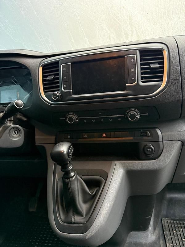 Gebraucht Opel Vivaro 122 PS (89 kW) 2020 Weiß Van / Kleinbus