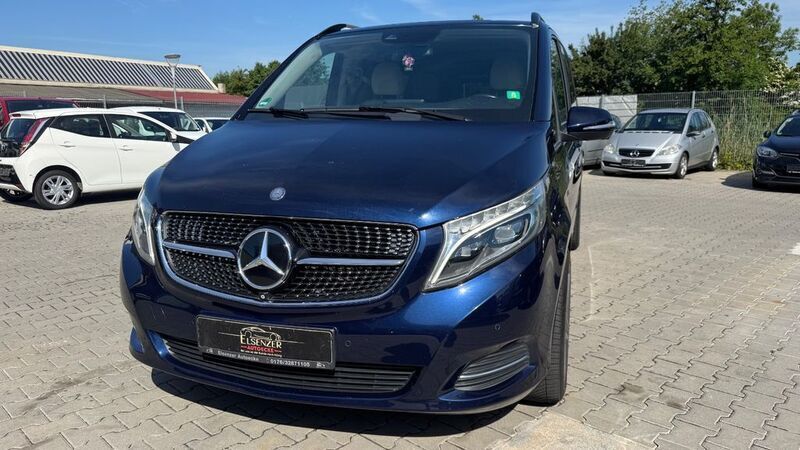 Blau Gebraucht 2015 Mercedes V250 Van / Kleinbus | 31.999 € (Fairer Preis) - Bild 1/4