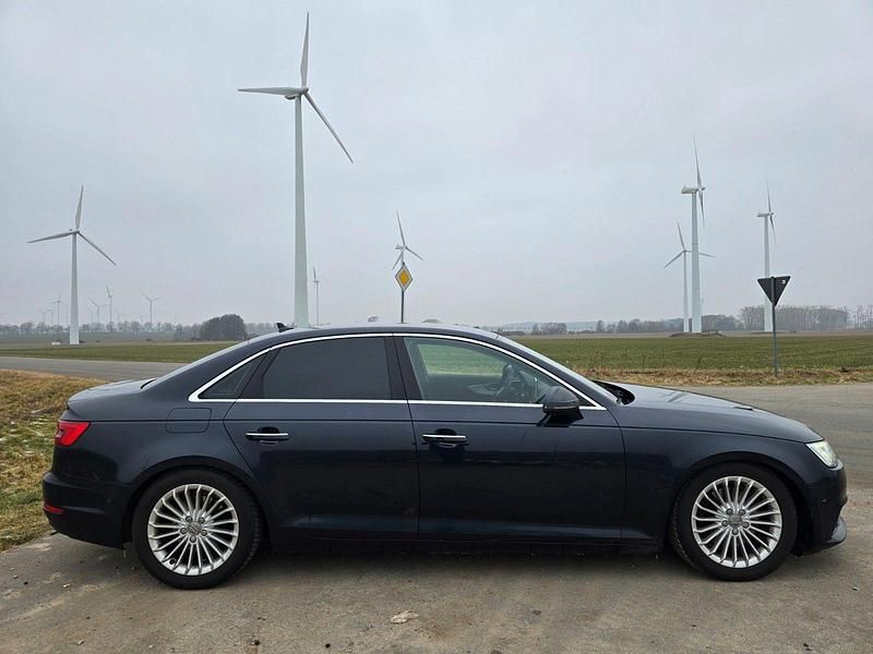Gebraucht Audi A4 Ambiente 150 PS (110 kW) 2015 Blau Limousine