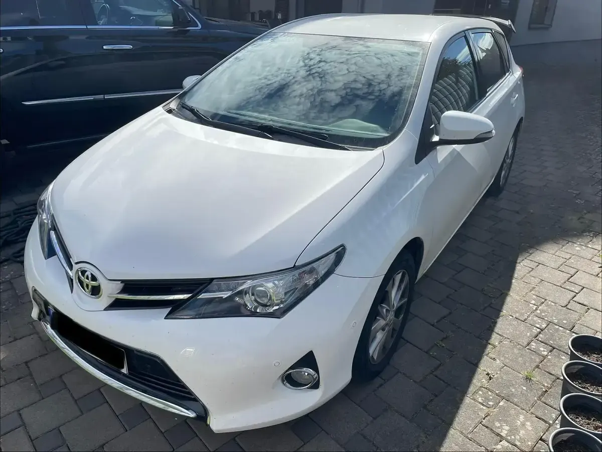Gebraucht Toyota Auris 132 PS (97 kW) 2014 Weiß Limousine