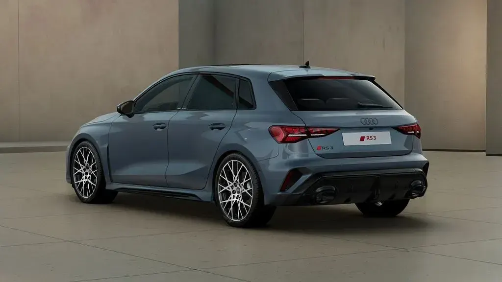 Gebraucht Audi RS3 Sport 400 PS (294 kW) 2025 Grau Limousine