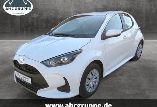 Neu Toyota Yaris Hybrid Business Edition 116 PS (85 kW) 2025 Weiß Limousine