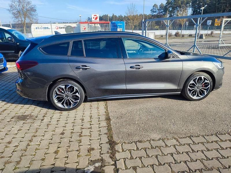 Gebraucht Ford Focus ST-Line 155 PS (114 kW) 2023 Grau Kombi