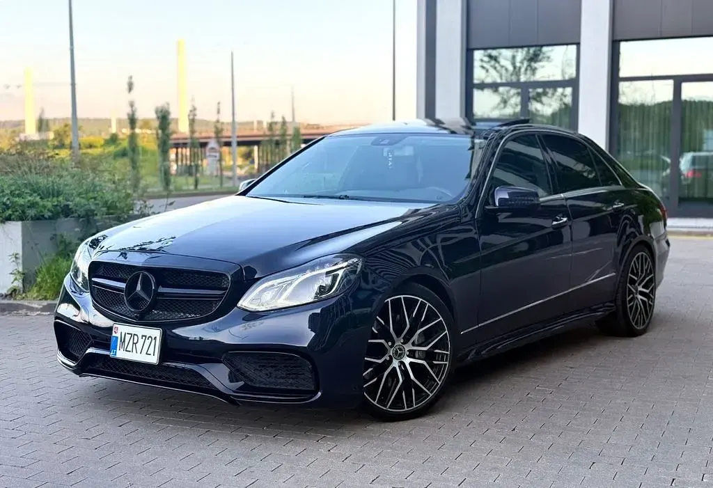 Gebraucht Mercedes E500 AMG 387 PS (284 kW) 2011 Blau Limousine