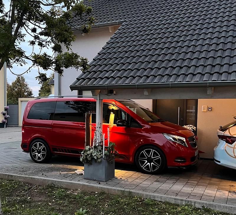 Rot Gebraucht 2016 Mercedes V250 Van / Kleinbus | 33.900 € (Guter Preis) - Bild 1/4