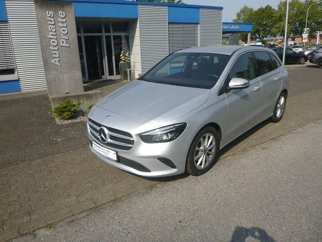 Silber Gebraucht 2022 Mercedes 200 Progressive Limousine | 26.990 € (Fairer Preis) - Bild 1/4