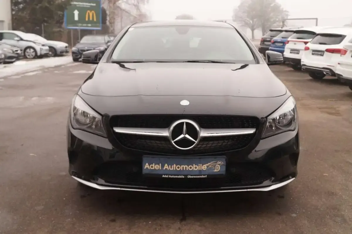 Gebraucht Mercedes CLA200 136 PS (100 kW) 2018 Nachtschwarz  unilack Kombi