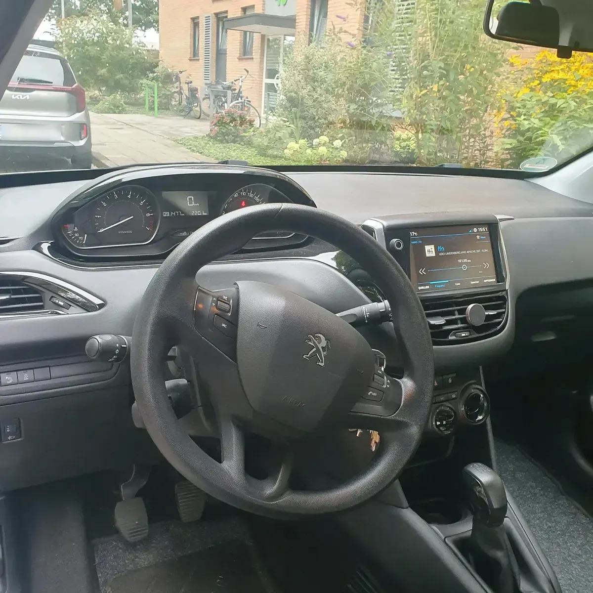 Gebraucht Peugeot 208 68 PS (50 kW) 2017 Weiß Kleinwagen