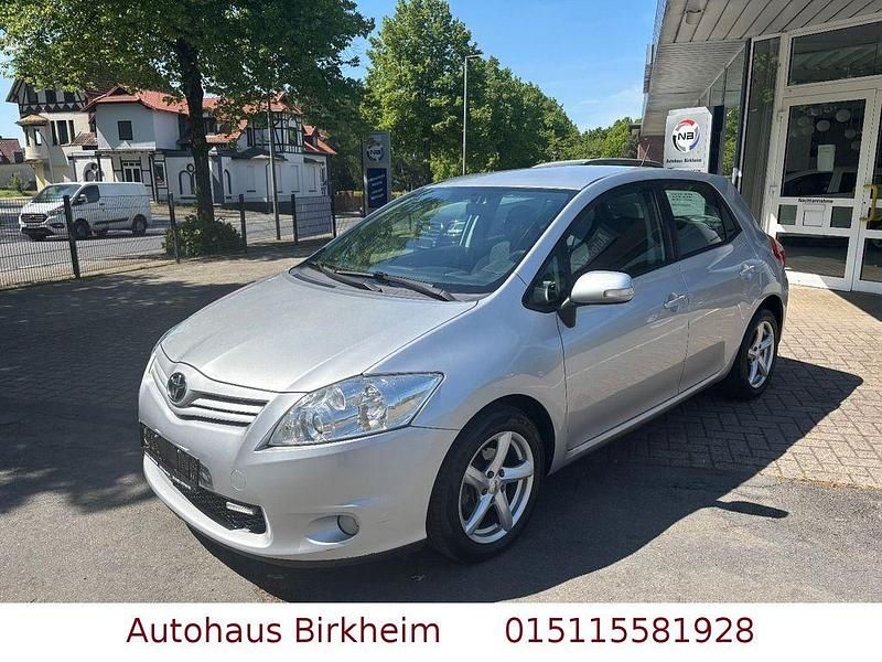 Silber Gebraucht 2010 Toyota Auris Life+ Limousine | 6.900 € (Fairer Preis) - Bild 1/4