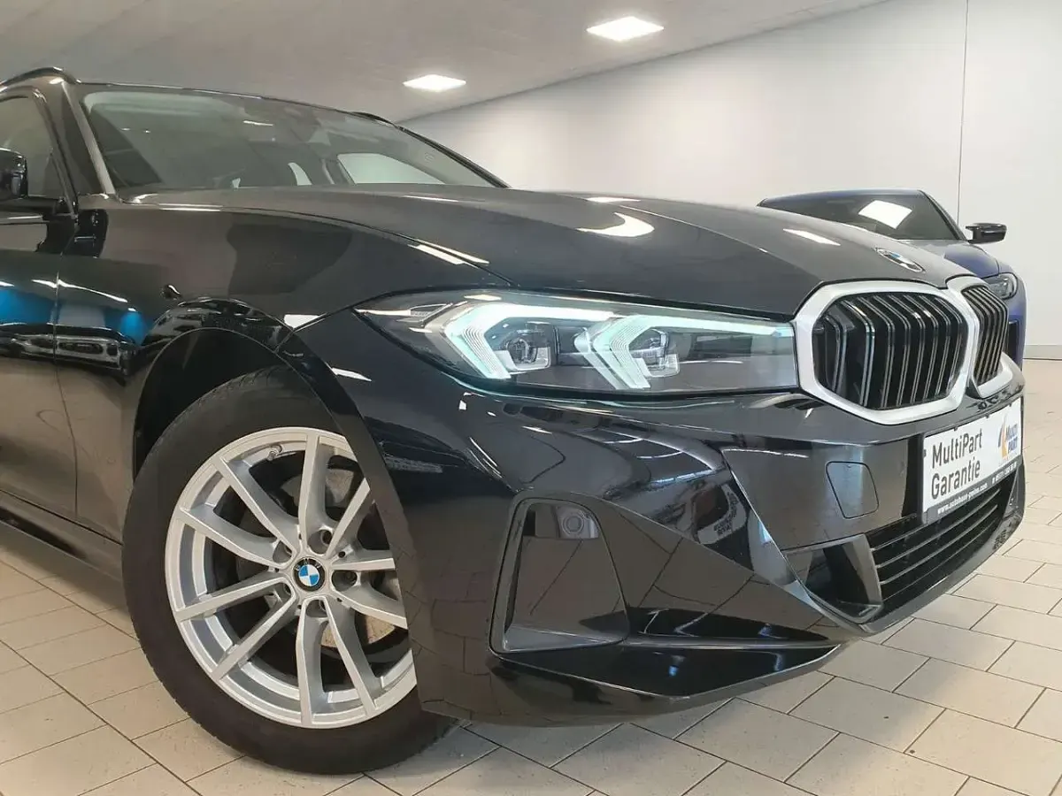 Gebraucht BMW 320 184 PS (135 kW) 2023 Schwarz Limousine