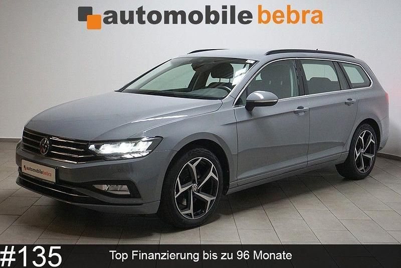 Grau Gebraucht 2022 VW Passat Business Limousine | 26.490 € (Superpreis) - Bild 1/4