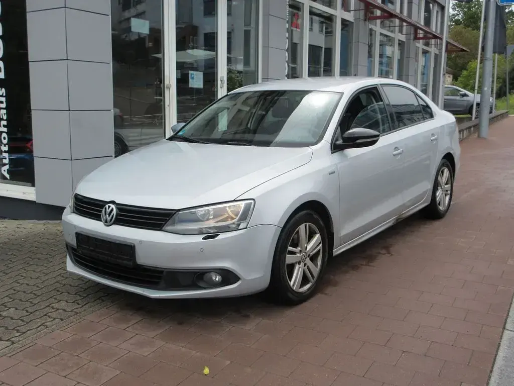 Gebraucht VW Jetta Match 122 PS (89 kW) 2012 Silber Limousine