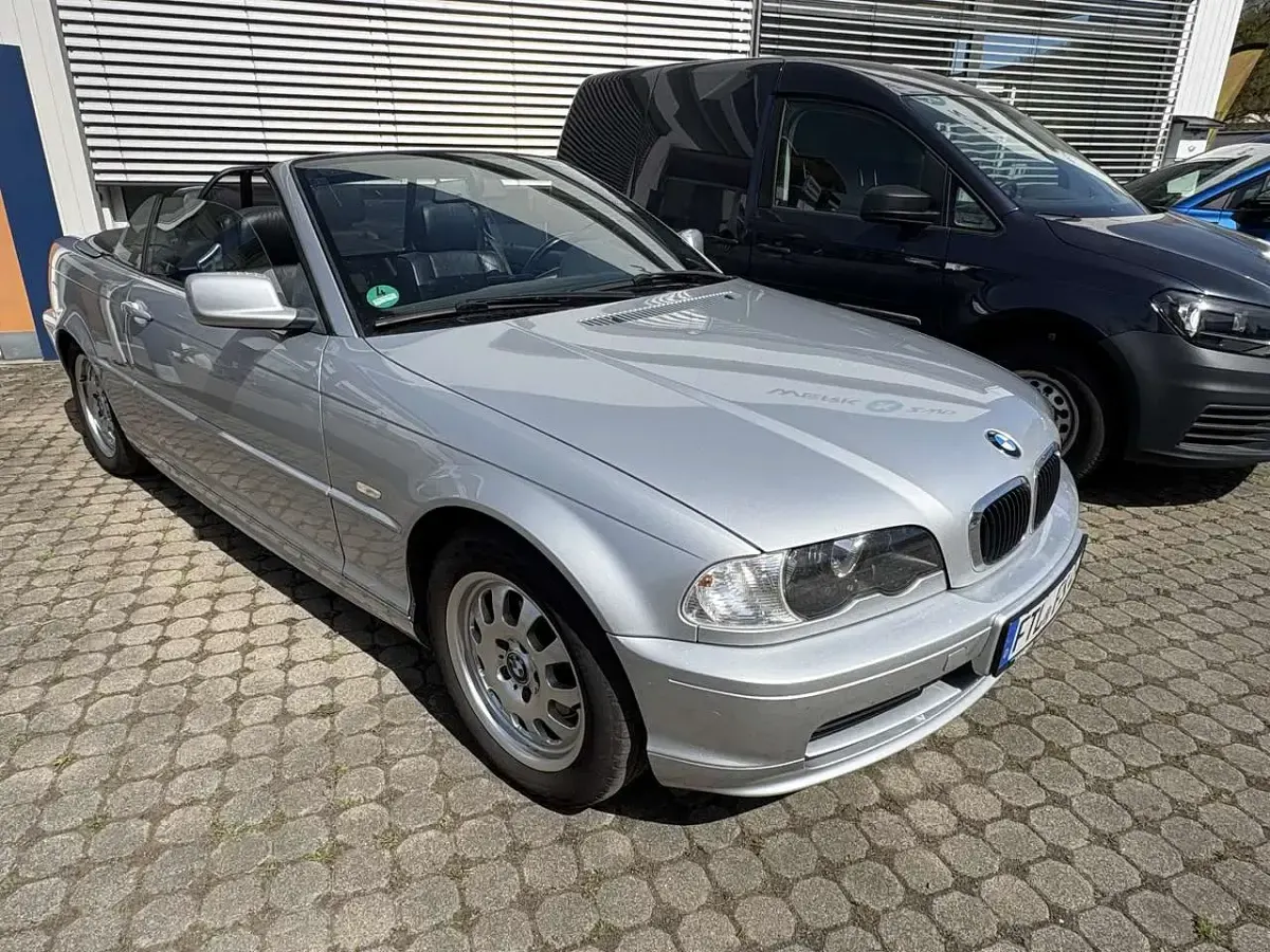 Gebraucht BMW 318 Cabriolet 143 PS (105 kW) 2002 Titansilber (metallic) Cabrio