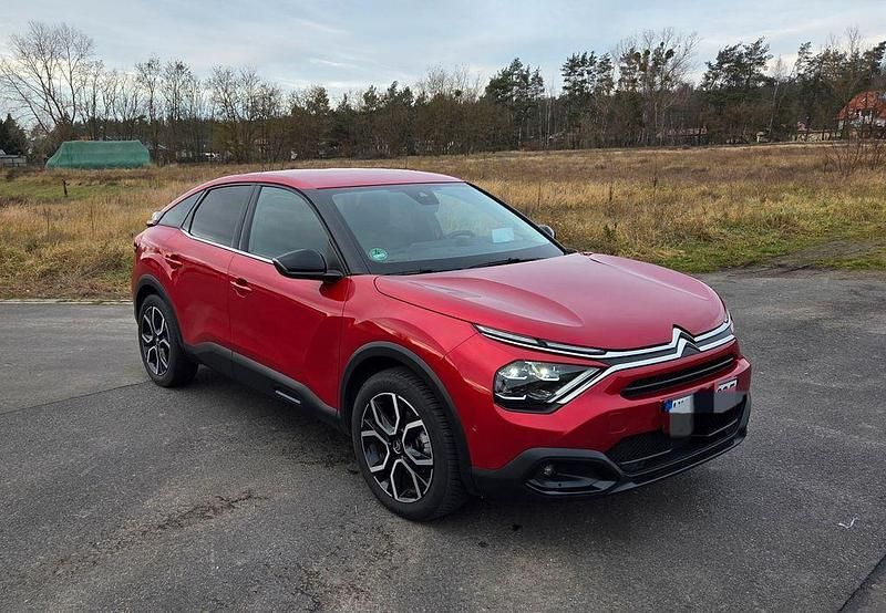 Rot Gebraucht 2022 Citroën e-C4 Limousine | 18.990 € (Etwas zu teuer) - Bild 1/4