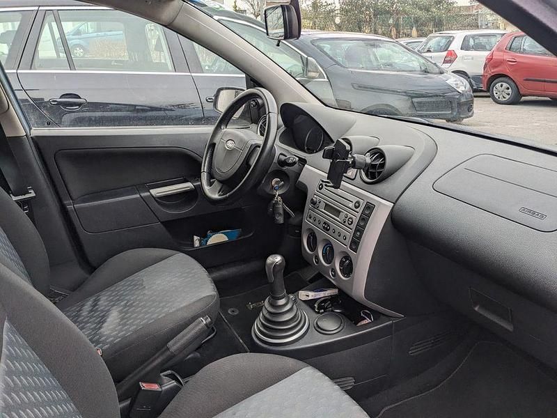 Gebraucht Ford Fiesta 80 PS (58 kW) 2005 Blau Kleinwagen