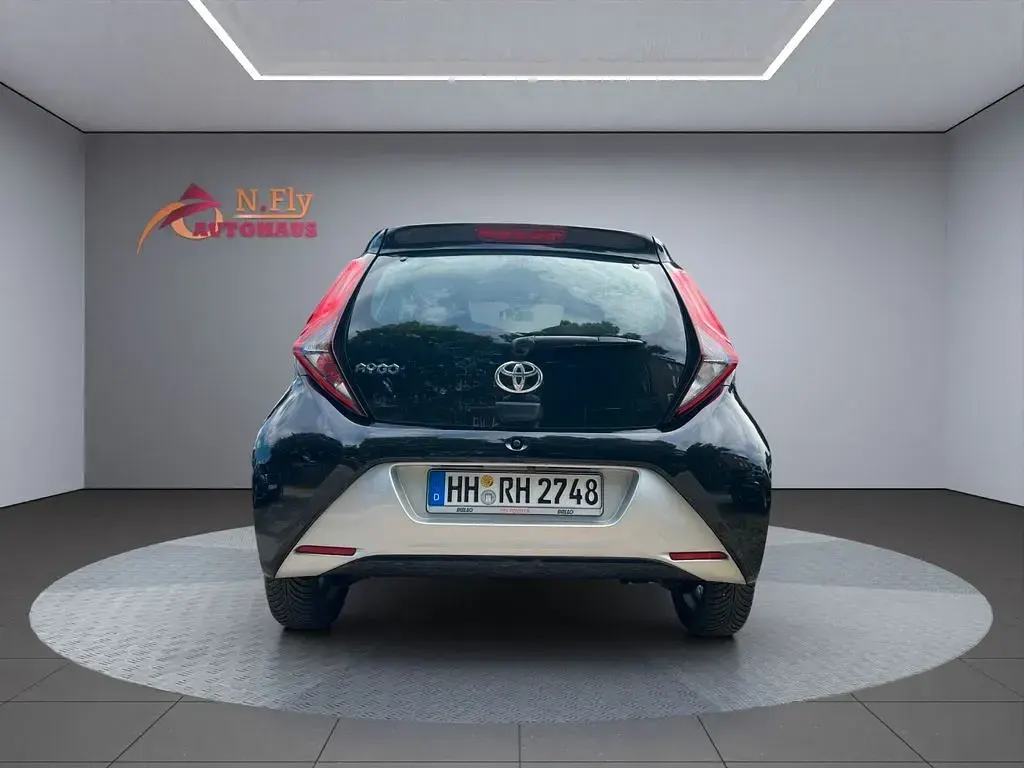 Gebraucht Toyota Aygo X-play 72 PS (52 kW) 2020 Schwarz Kleinwagen