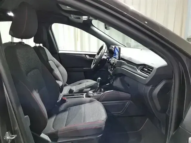 Gebraucht Ford Kuga ST-Line 150 PS (110 kW) 2024 Grau, magnetic metallic SUV